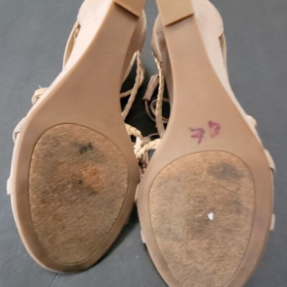 BCBGENERATION WEDGE STYLE OPEN TOE SANDAL - Picture 11 of 15